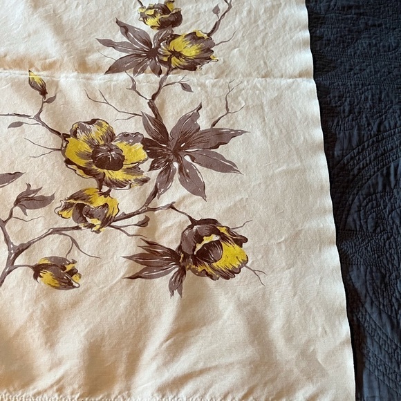 Vintage Tablecloth Beige with Yellow and Browns, Floral and Branch pattern - Picture 5 of 6